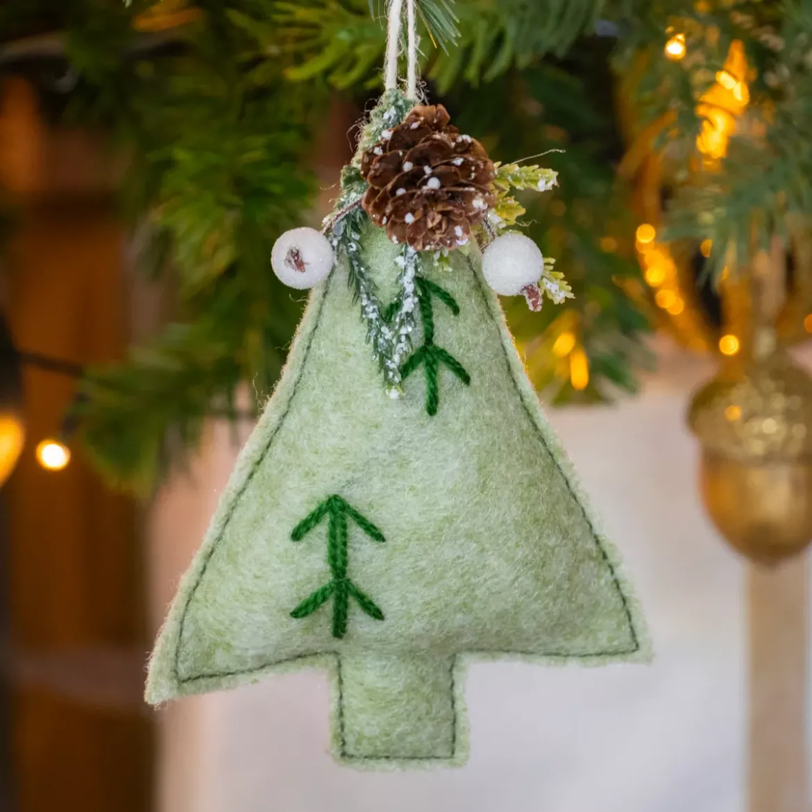 Albero in feltro da appendere (Alt 13 cm) Alpin Menta bianca