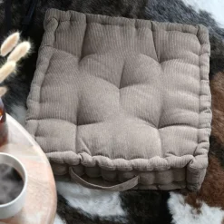 Cuscino da pavimento quadrato in velluto (45 x 45 cm) Dandy Tortora