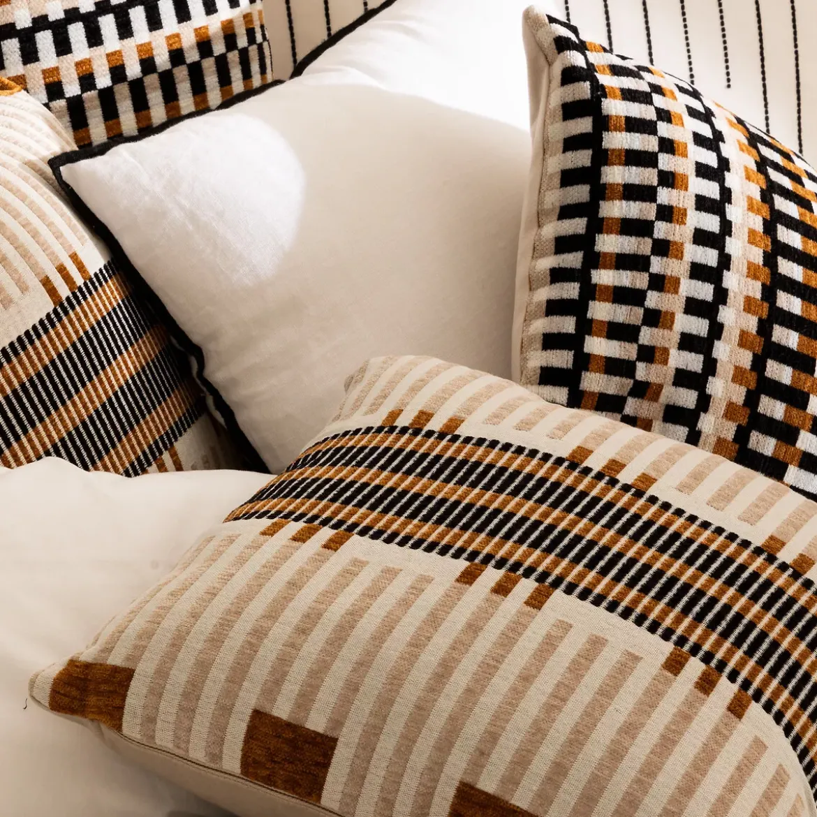 Cuscino quadrato ricamato (40 x 40 cm) Jangwa Beige