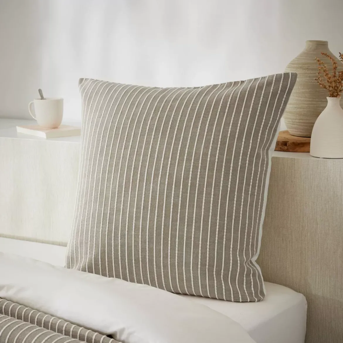 Federa quadrata reversibile in cotone testurizzato e percale (60 x 60 cm) Alice Ecru