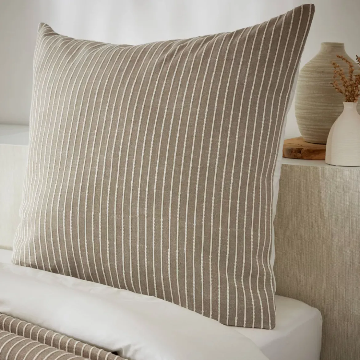 Federa quadrata reversibile in cotone testurizzato e percale (80 x 80 cm) Alice Ecru