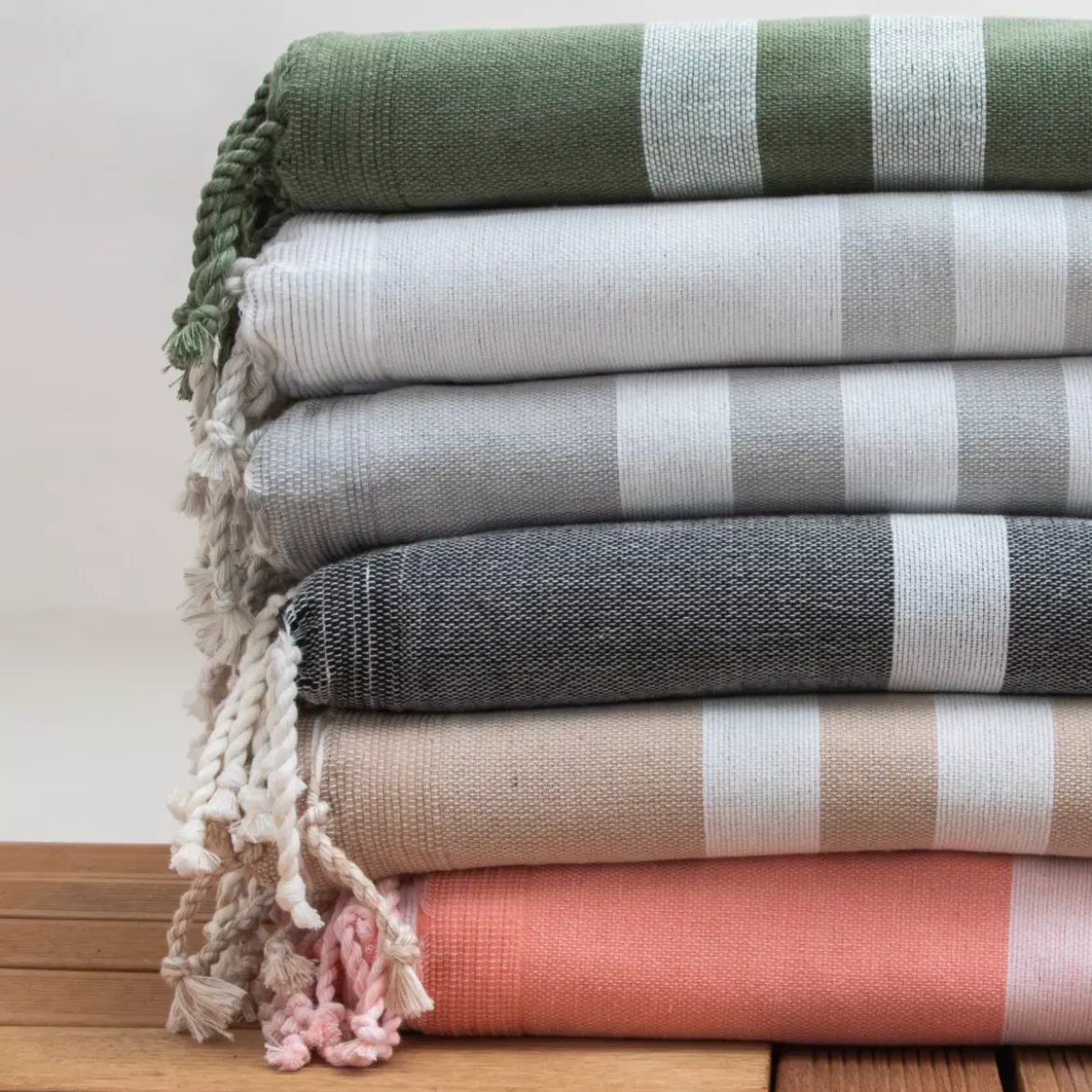 Fouta in cotone riciclato con fodera in spugna (100 x 200 cm) Coralia Nera
