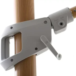 Ombrellone decentrato quadrato in alluminio con base (3 x 3 m) Elyra effetto legno e Terracotta