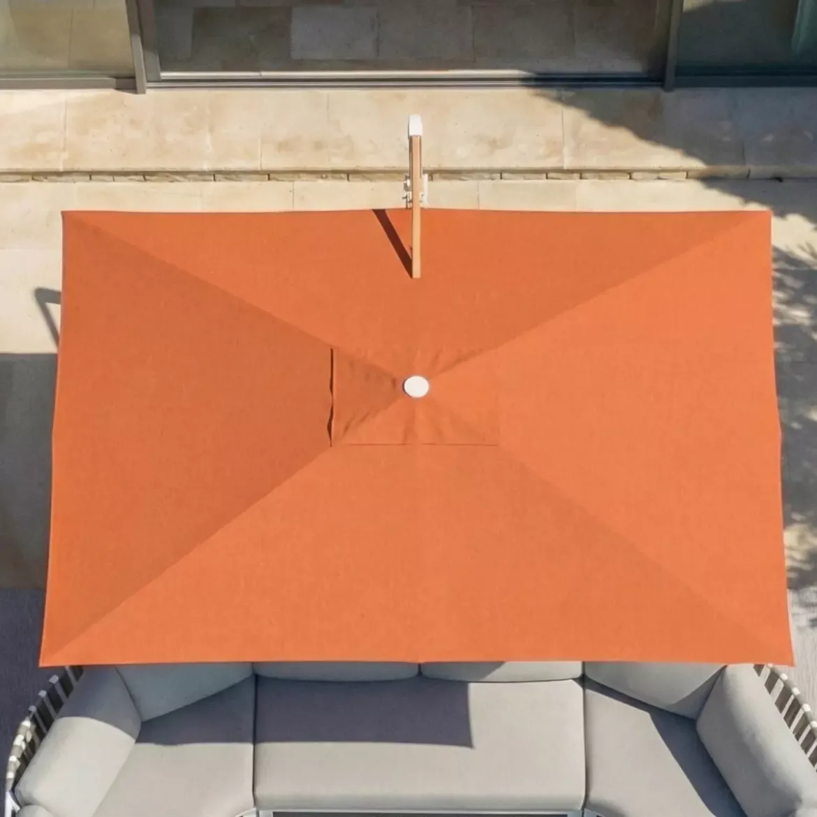 Ombrellone decentrato rettangolare in alluminio con base (3 x 4 m) Elyra effetto legno e Terracotta