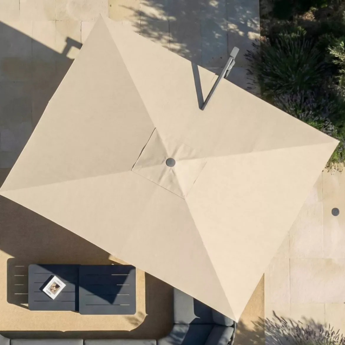 Ombrellone decentrato rettangolare in alluminio con base (3 x 4 m) Elyra Metallico lucido e Beige