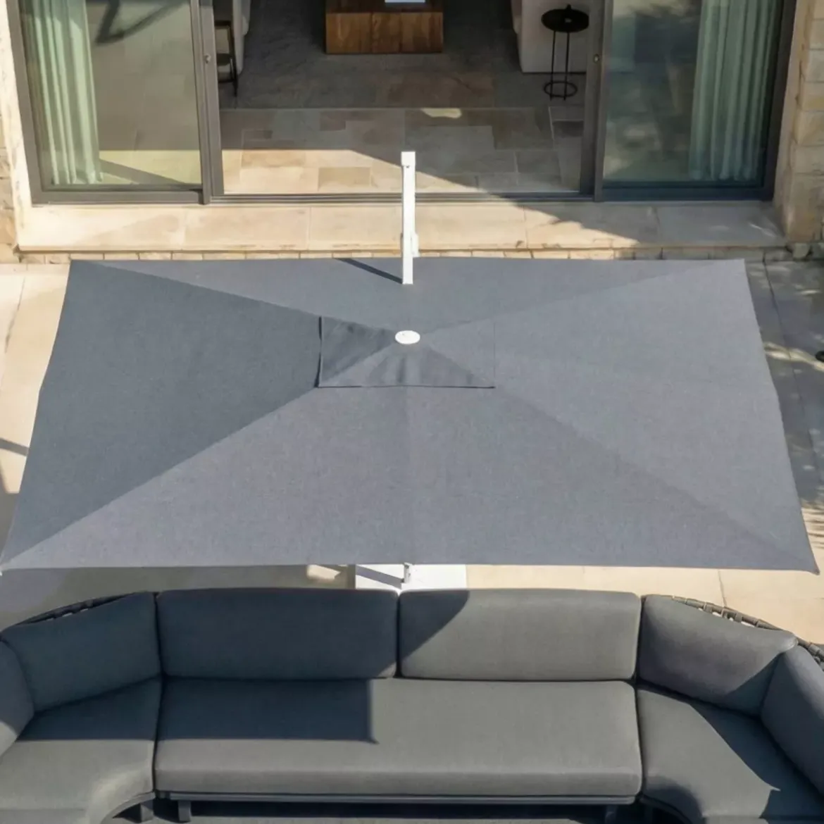 Ombrellone decentrato rettangolare in alluminio con base (3 x 4 m) Elyra Bianco e Antracite