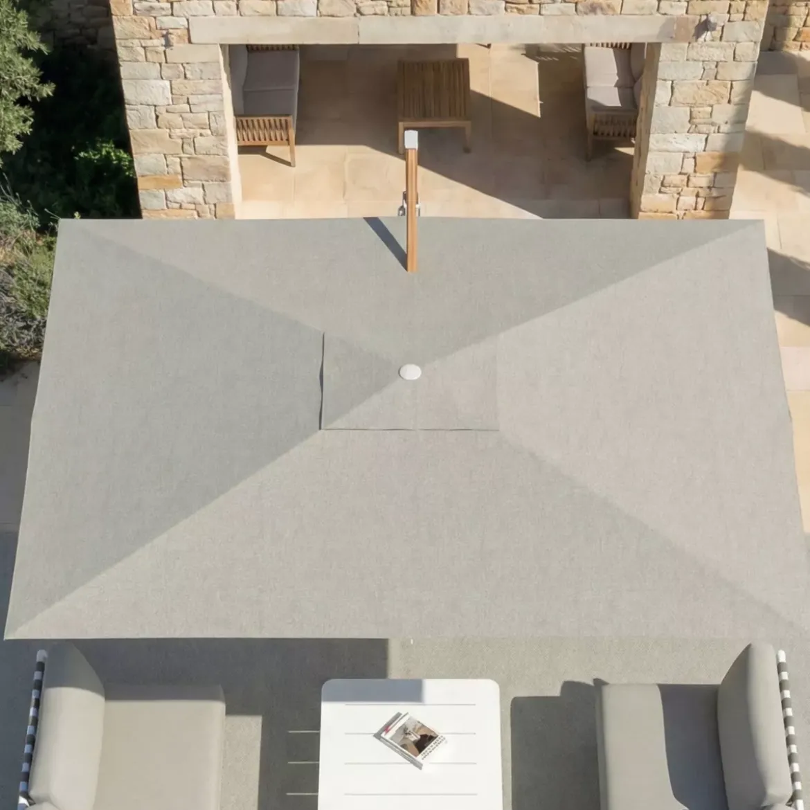 Ombrellone decentrato rettangolare in alluminio con base (3 x 4 m) Elyra effetto legno e Grigio