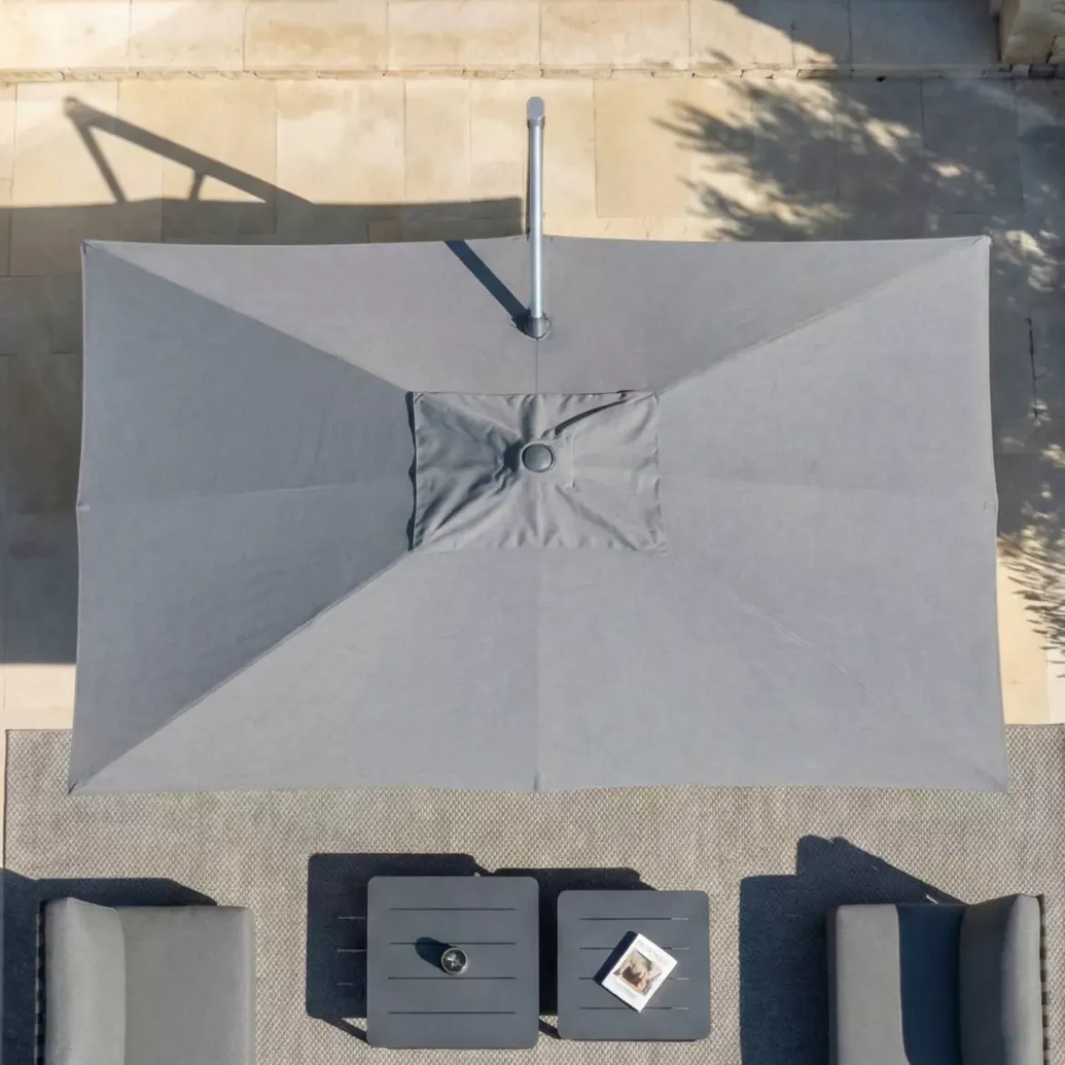 Ombrellone decentrato rettangolare in alluminio con base (3 x 4 m) Elyra Metallico lucido e Grigio