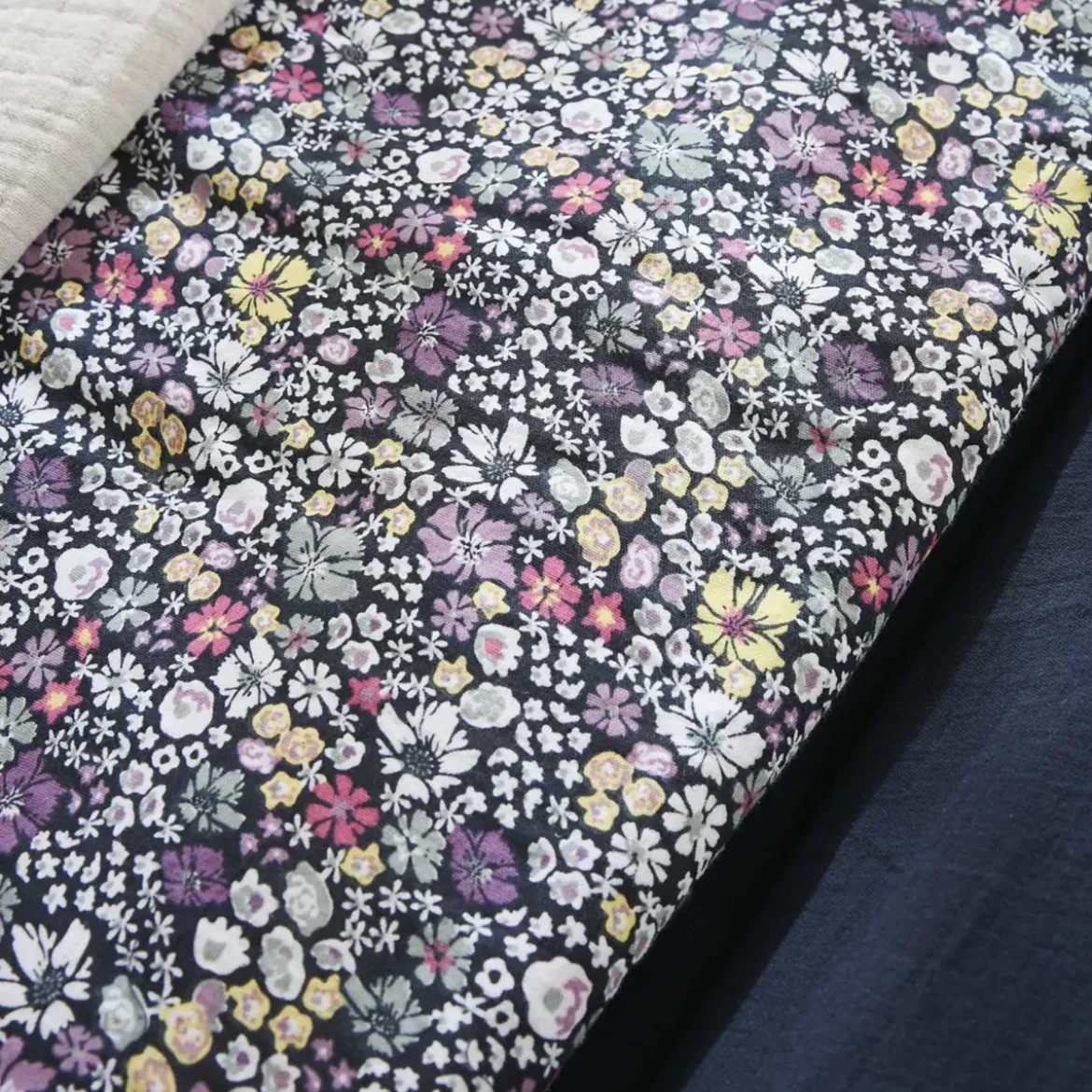 Runner letto in garza di cotone (90 x 200 cm) Elya Viola