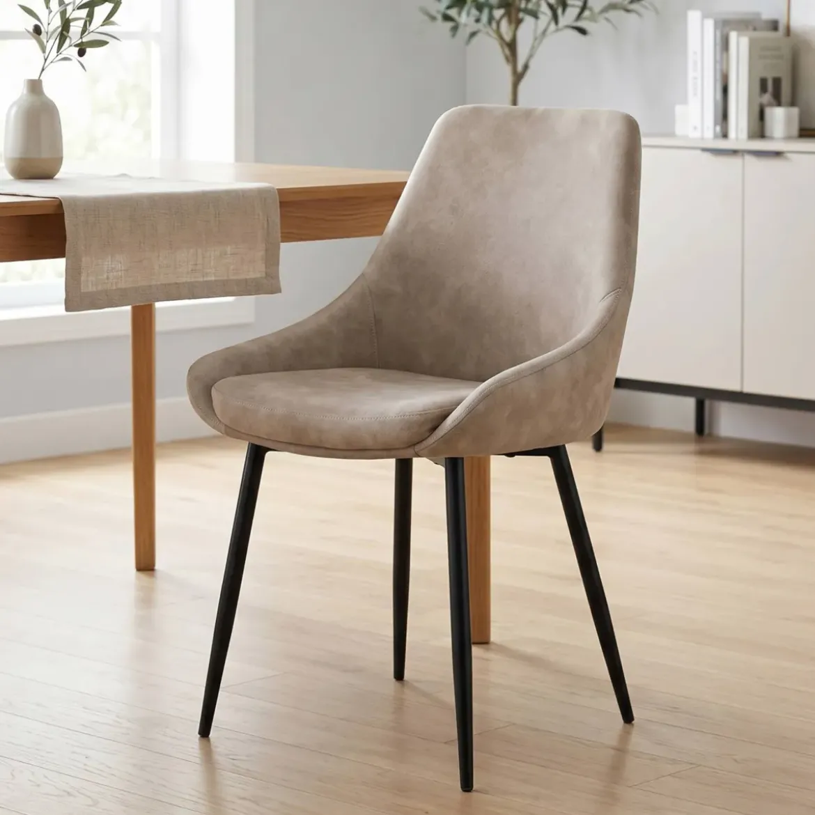 Set di 2 sedie da pranzo in effetto camoscio (seduta 47 cm) Juno Beige