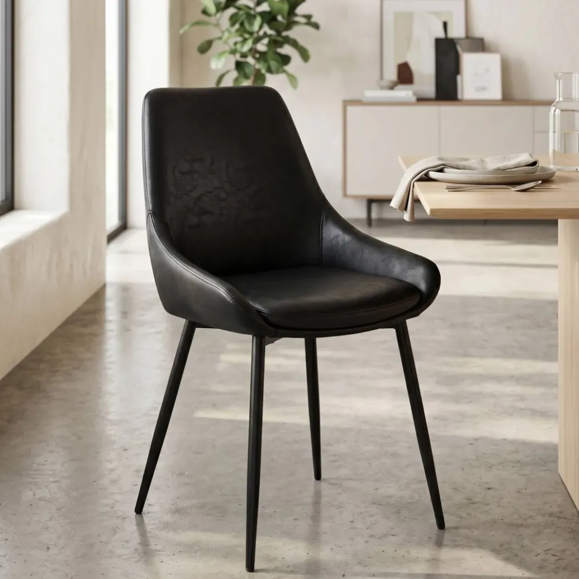 Set di 2 sedie da pranzo in similpelle (seduta 47 cm) Juno Nero