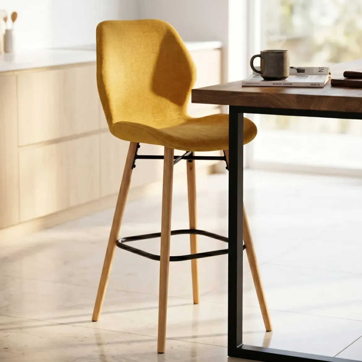 Set di 2 sedie per isola centrale con schienale in tessuto (Altezza seduta 65cm) Malika Giallo senape