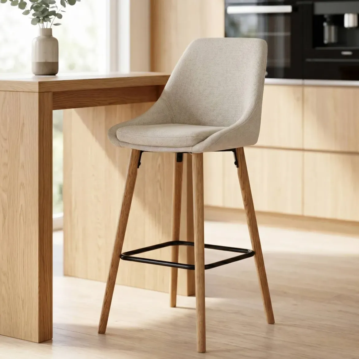 Set di 2 sedie per isola centrale con schienale in tessuto (Altezza seduta 67cm) Juno Crema gambe in rovere