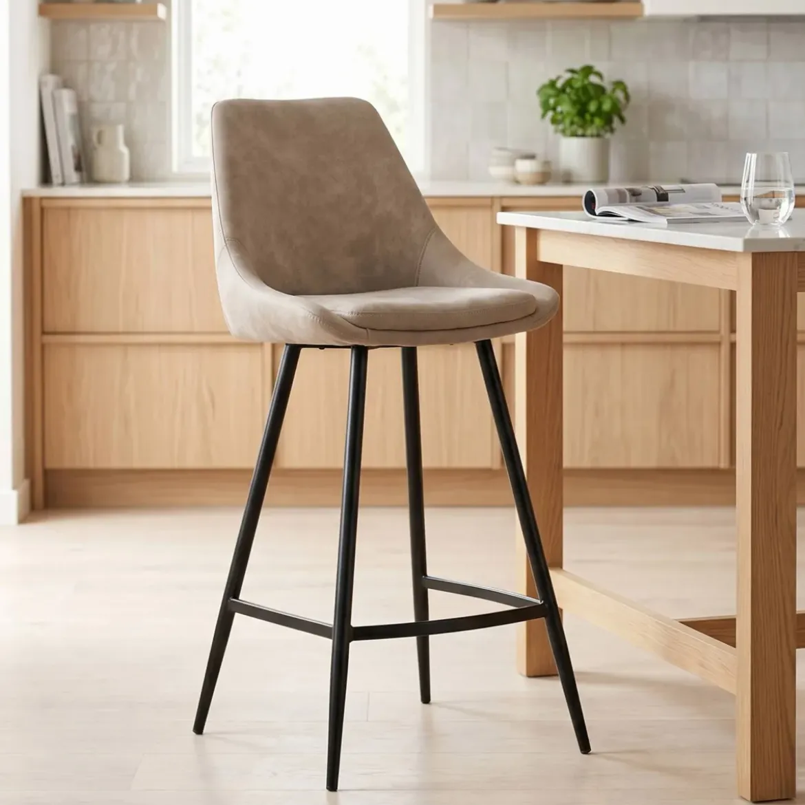 Set di 2 sedie per isola centrale con schienale in tessuto effetto camoscio (Altezza seduta 67cm) Juno Beige