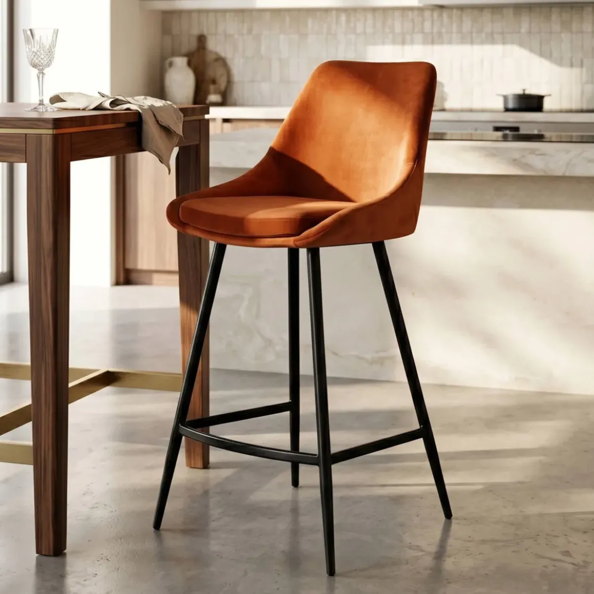 Set di 2 sgabelli da bar con schienale in velluto (Altezza seduta 75cm) Juno Cognac