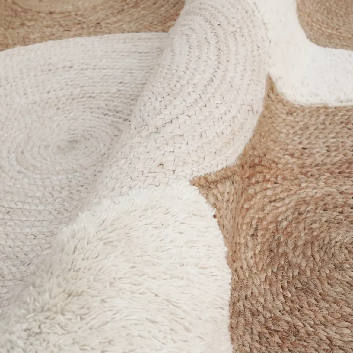 Tappeto da soggiorno rettangolare in juta intrecciata a mano (140 x 200 cm) Reina Beige
