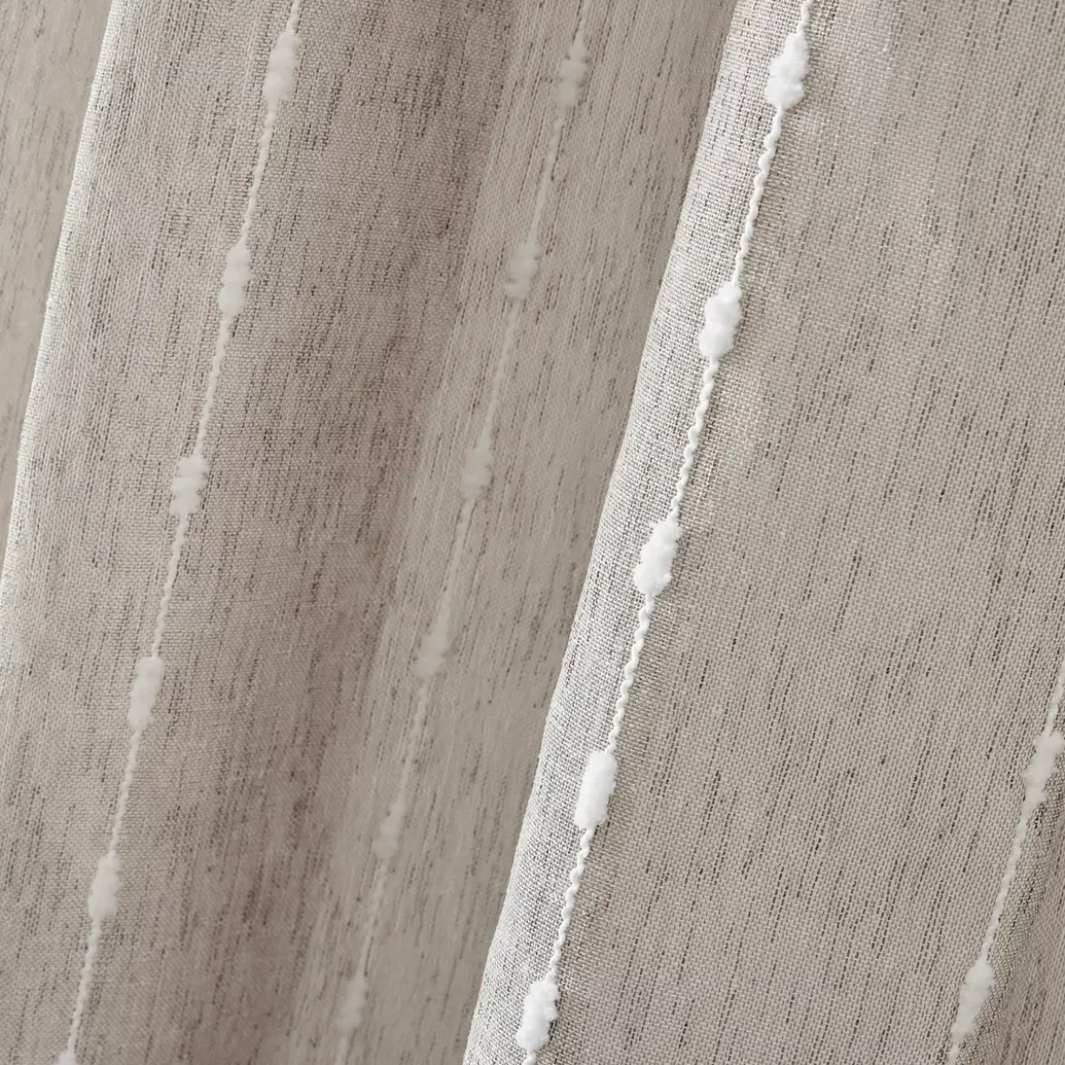 Tenda trasparente con occhielli con pon pon (180 x 240 cm) Axel Beige