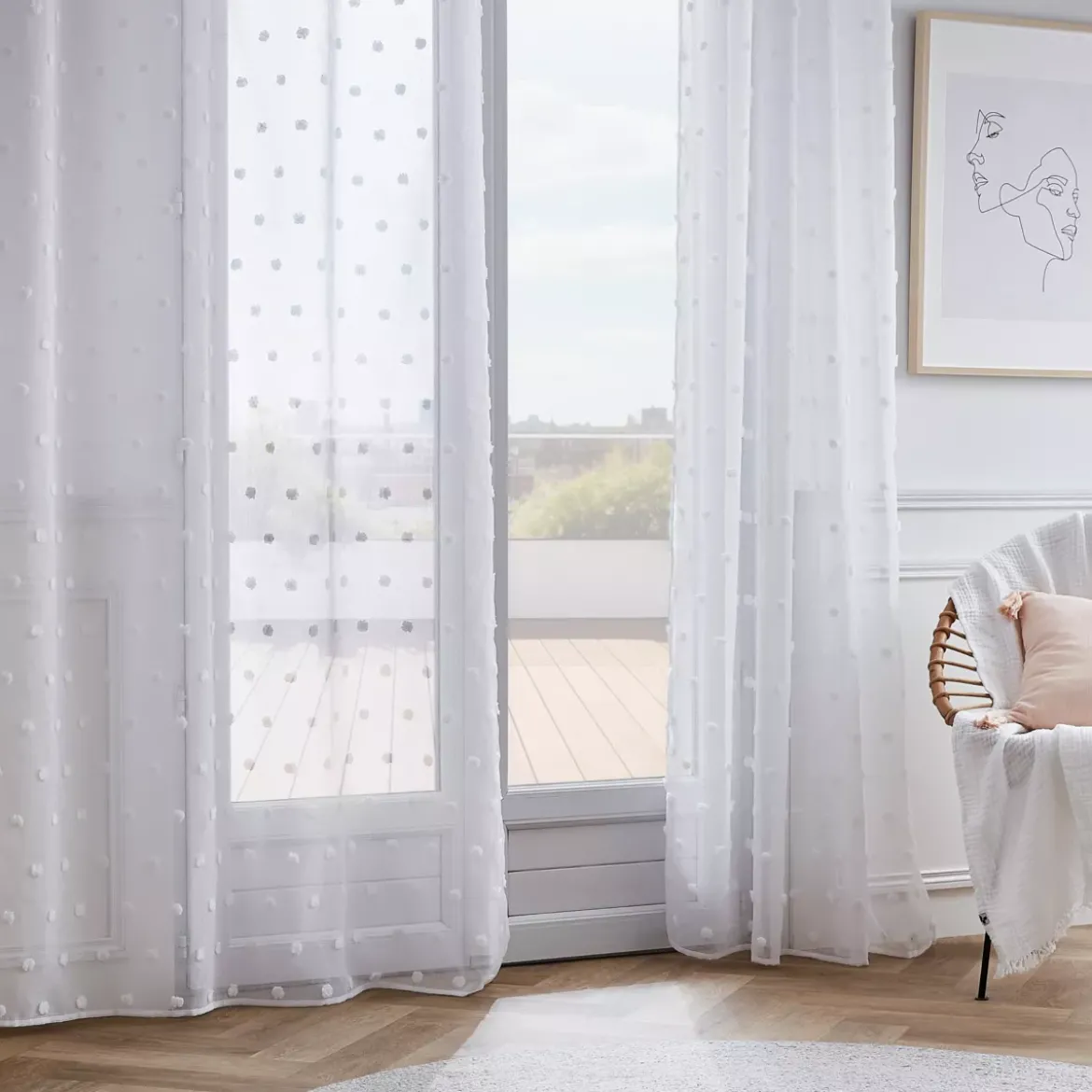Tenda trasparente con occhielli e pon pon (140 x 240 cm) Emie Bianco