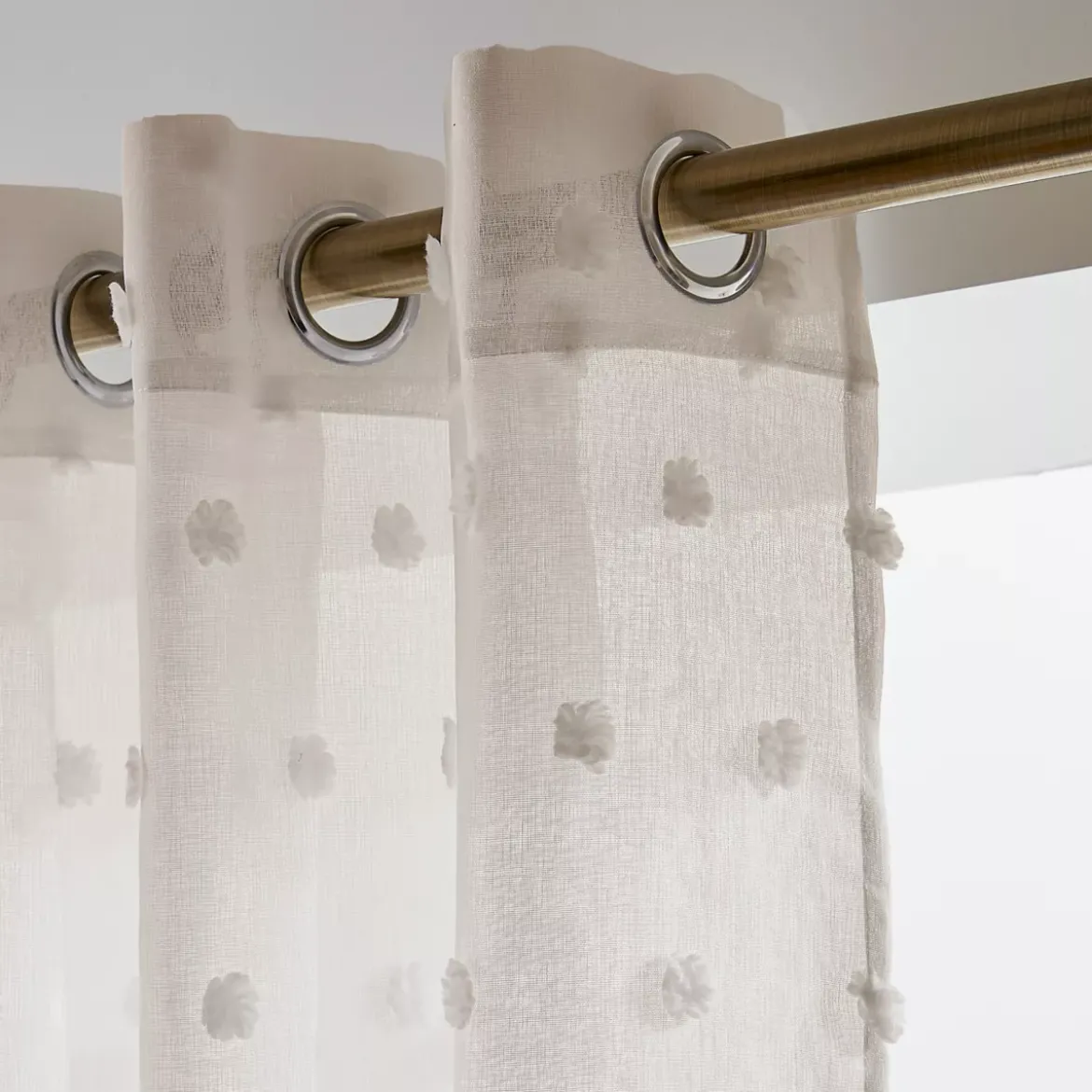 Tenda trasparente con occhielli e pon pon (180 x 240 cm) Emie Beige