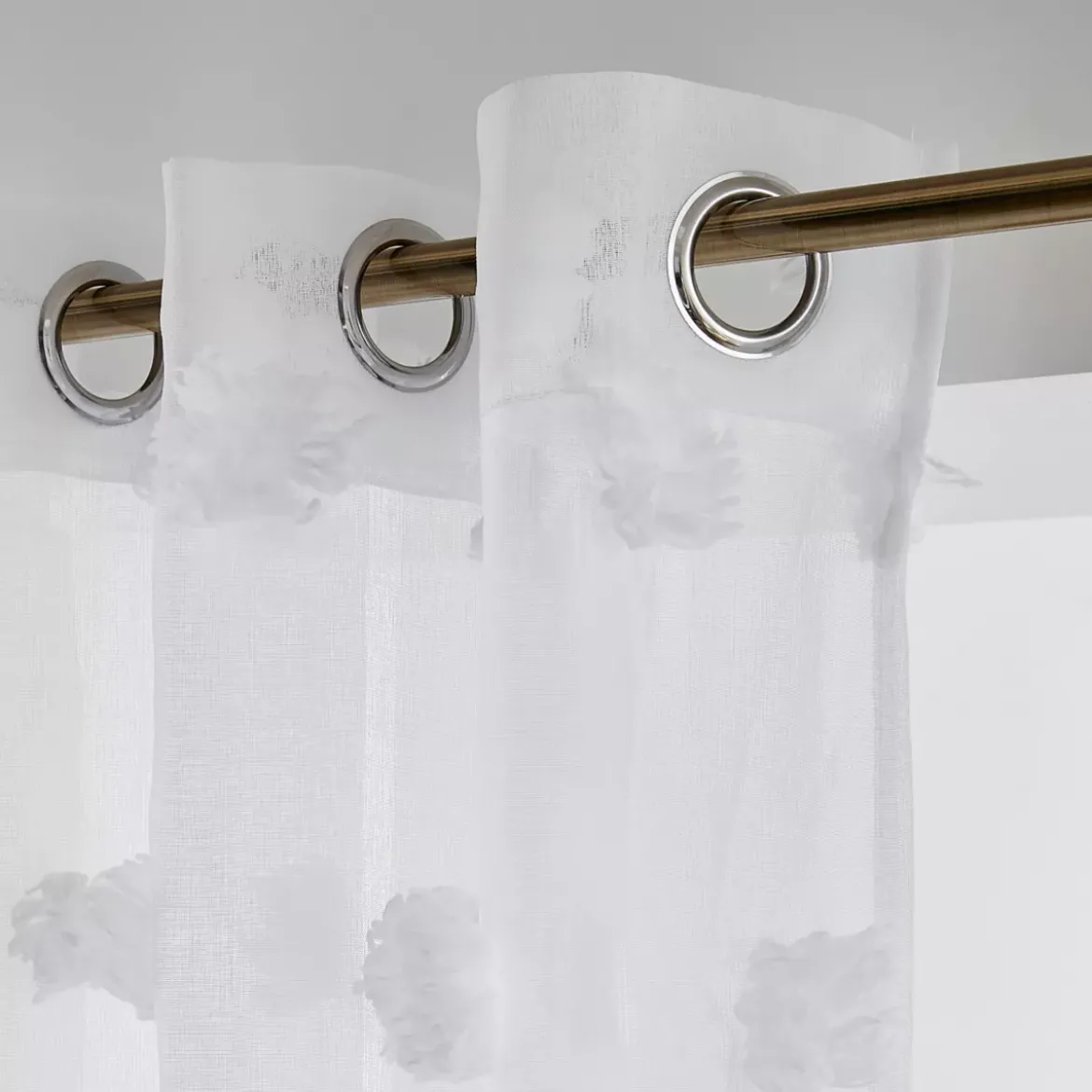 Tenda trasparente con occhielli e pon pon (140 x 240 cm) Suzie Bianco