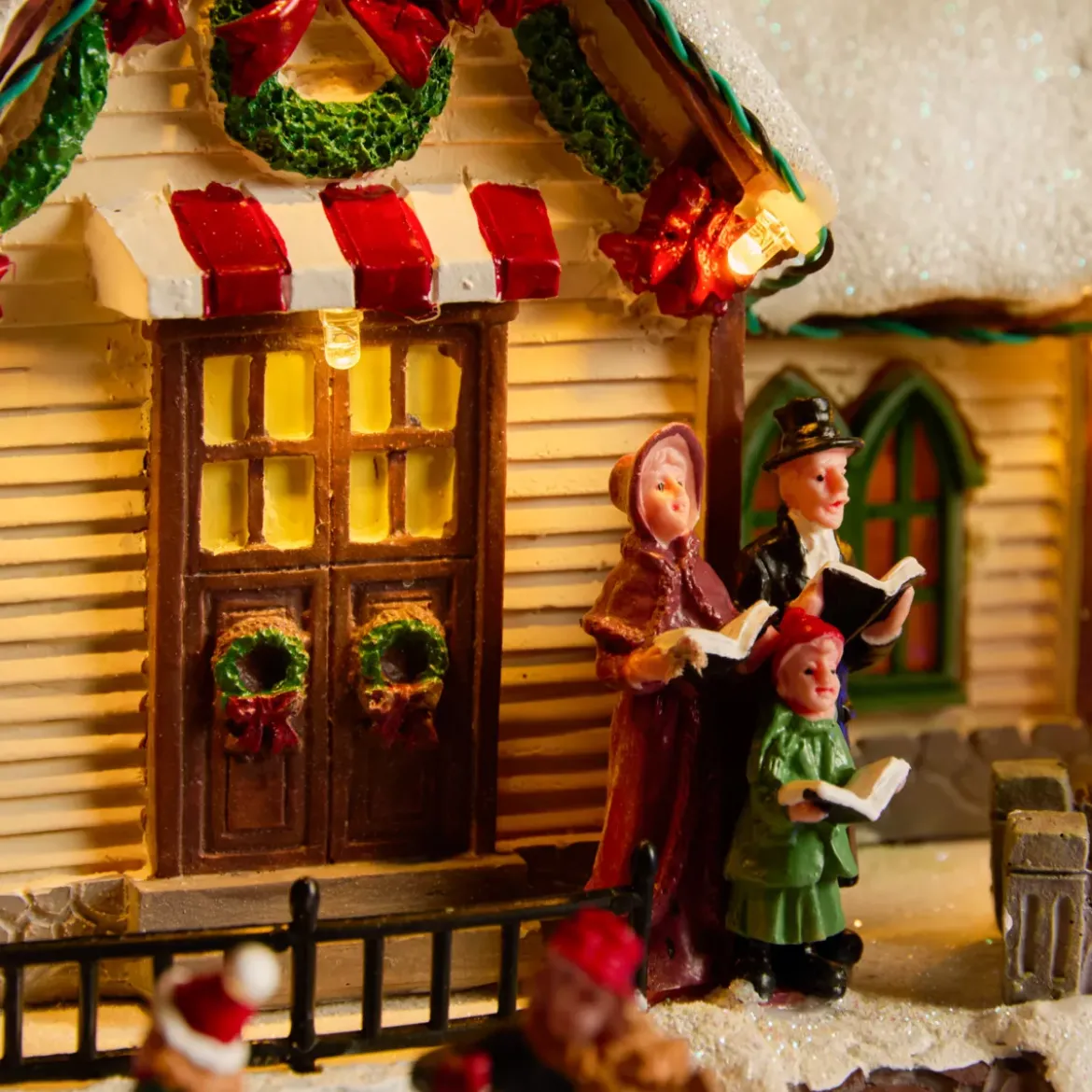 Villaggio di Natale luminoso, animato e musicale (H33 cm) Chiesa e cantanti